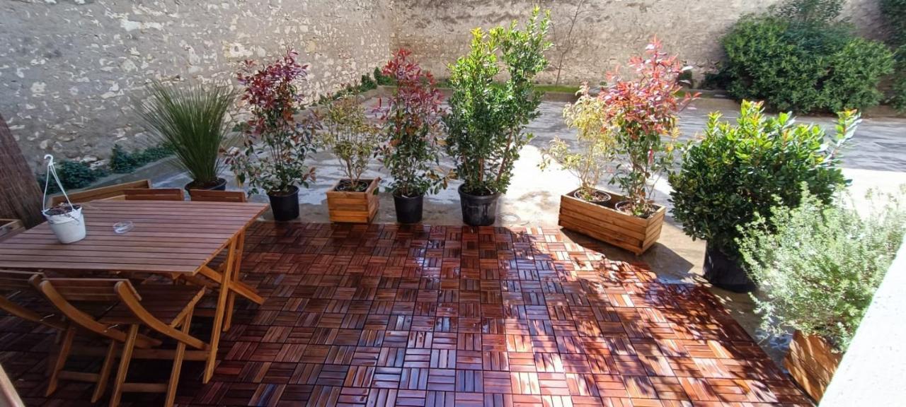 Superbe T2 Avec Grande Terrasse En Centre Ville A 5 Min A Pieds Des Arenes De Nîmes Eksteriør billede
